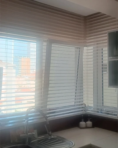 25mm Doğal Ahşap Jaluzi Mutfak Perdesi