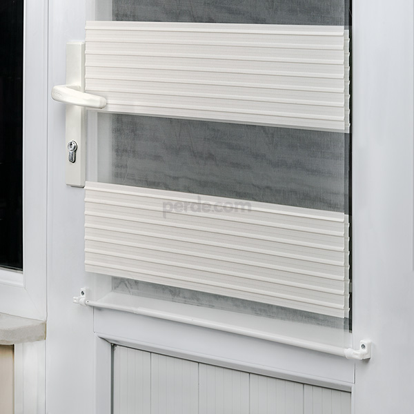 Kapı Pencere için Zebra Perde Briz Çubuklu veya Metal Rustik veya Cama Takılan Yapışkanlı Çıta Fiyatı <font color='#0000CD'>275,00 TL / m2</font>