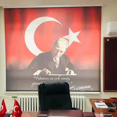 Atatürk resimli makam perdesi