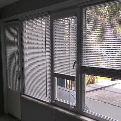 Beyaz ahşap görünümlü pvc jaluzi perde