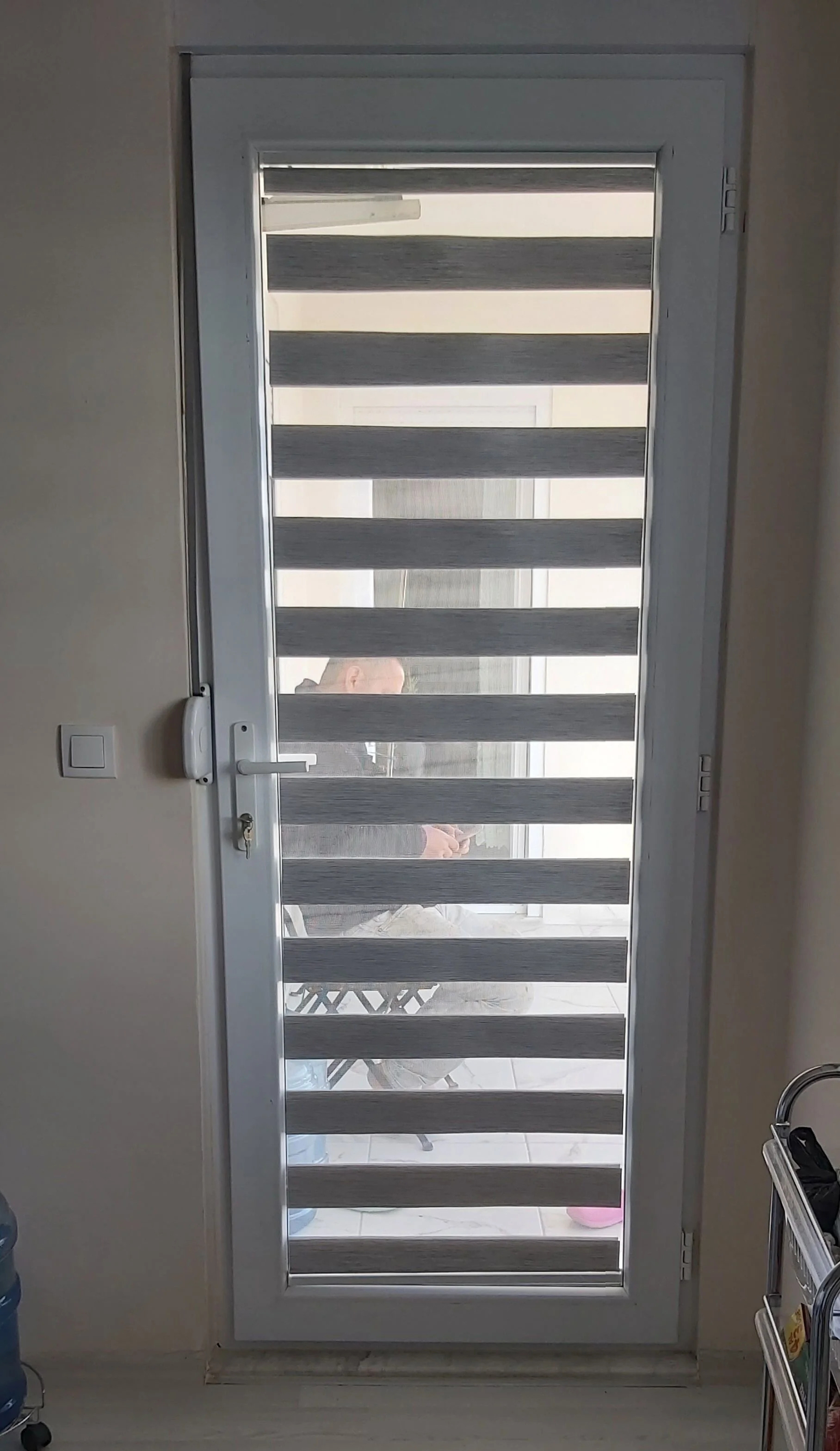 Briz Çubuklu Zebra Kapı Perdesi Briz Çubuklu Zebra Kapı Perdesi
