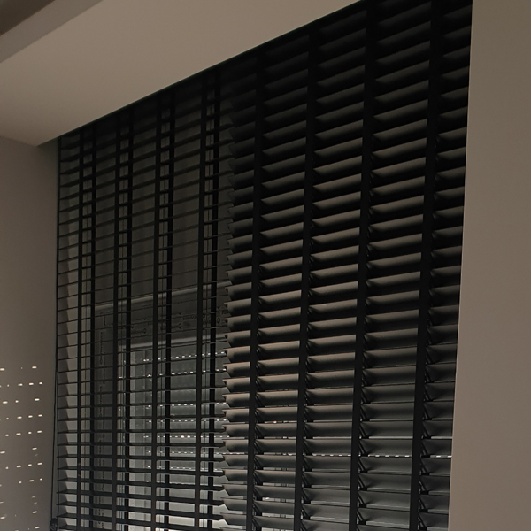 Salon İçin Ahşap Görünümlü Jaluzi