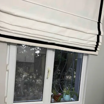 Siyah biyeli beyaz katlamalı perde
